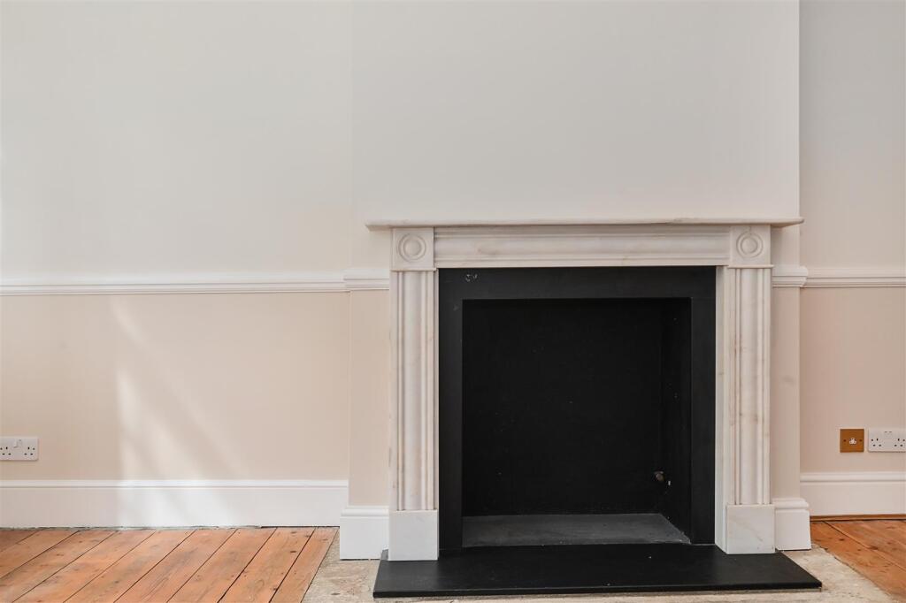 14-Ennismore-Gardens-Mews (4).JPG