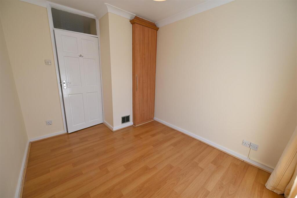bedroom3.2.JPG