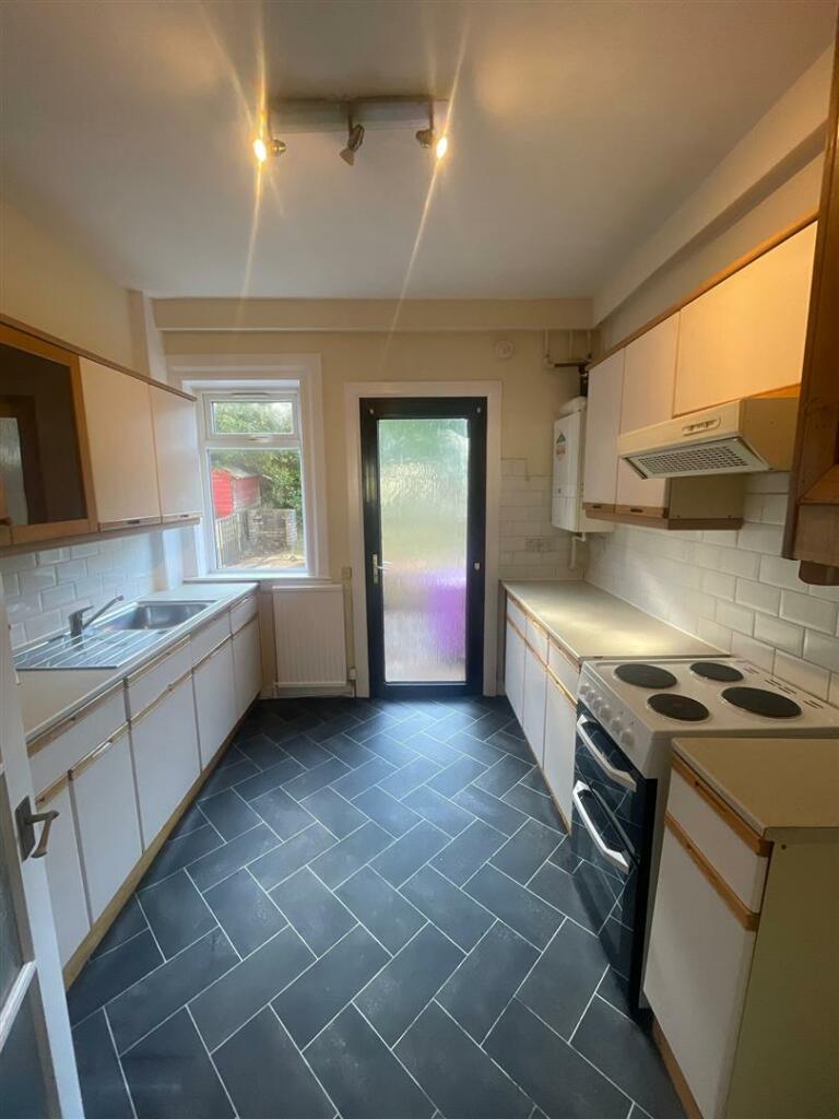19 Howden Kitchen.jpg