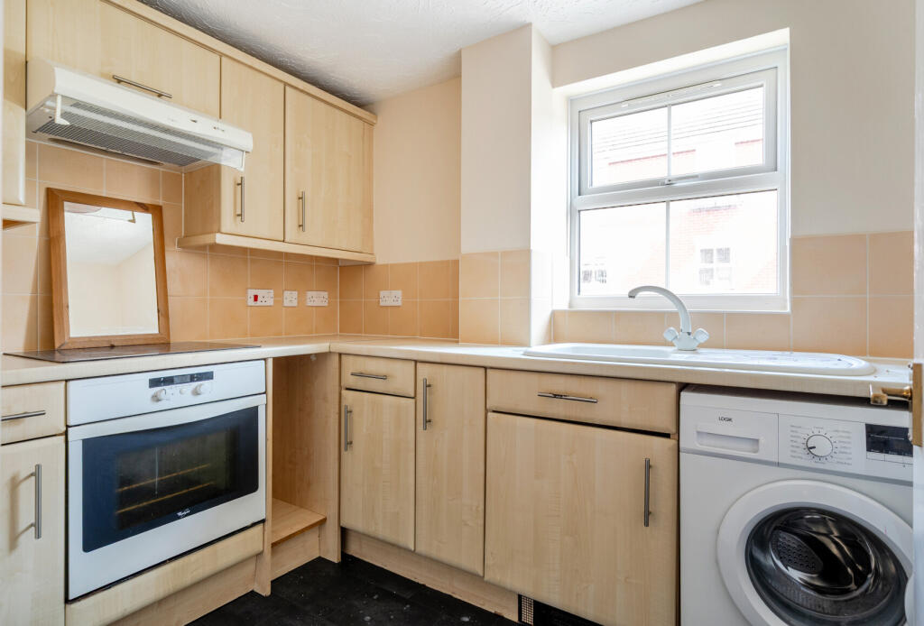 1307322-16-684c3c...