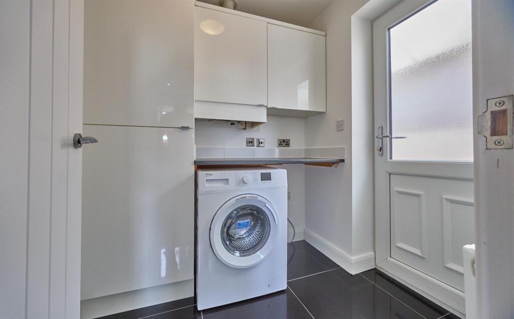 Utility Room to Side