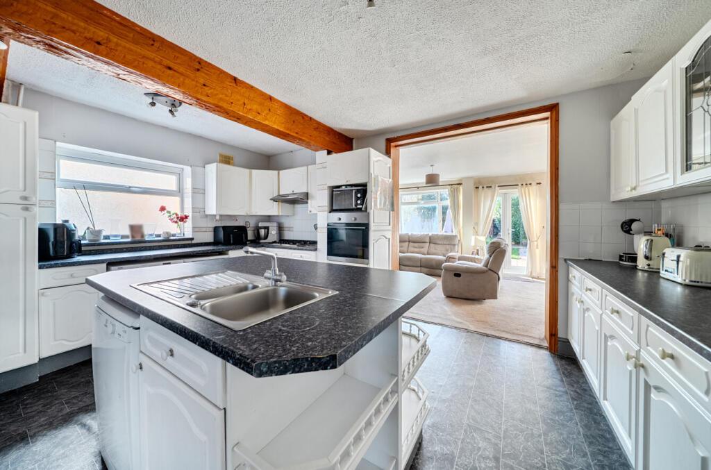 1381290-4-691b24b...