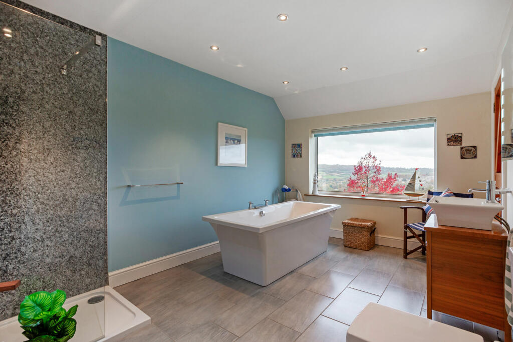 En Suite Jack-and-Jill Bathroom