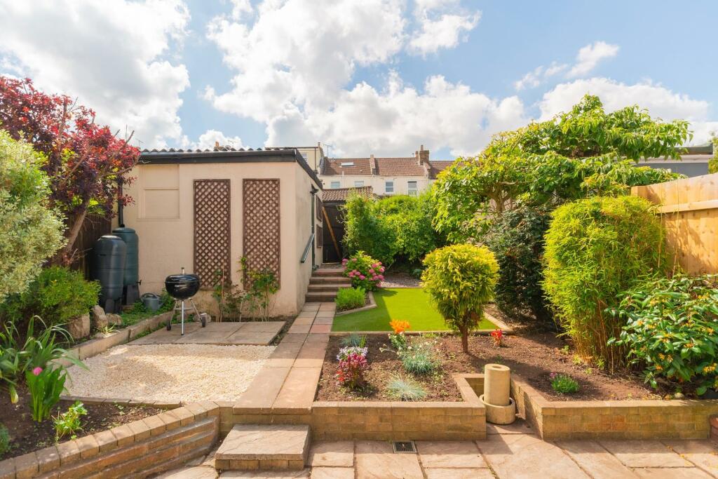 2H8RBN - External H.jpg