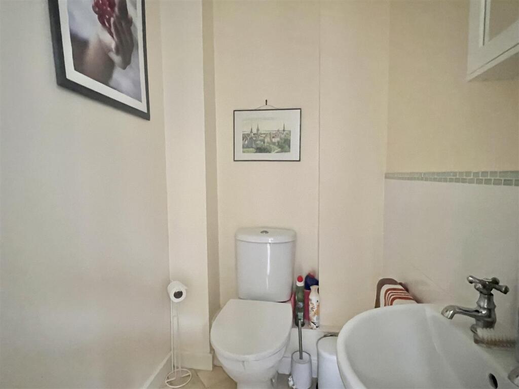 Cloakroom/WC