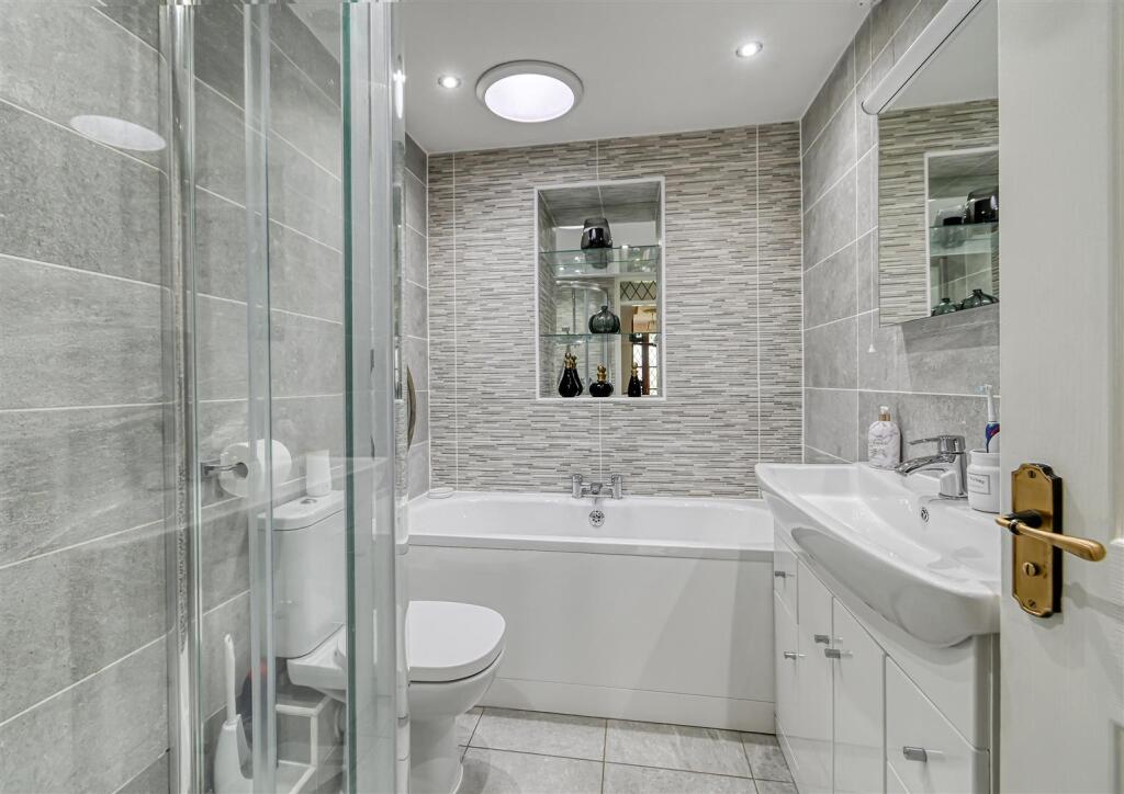 1 Manor House Close-15.jpg