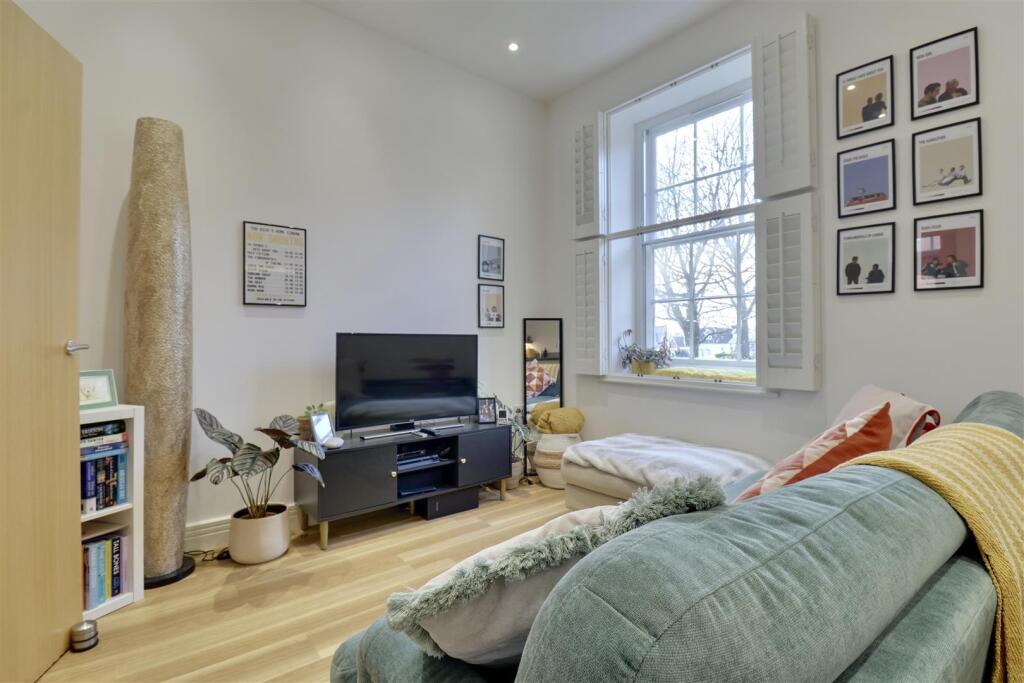 KITCHEN/LOUNGE/DINER