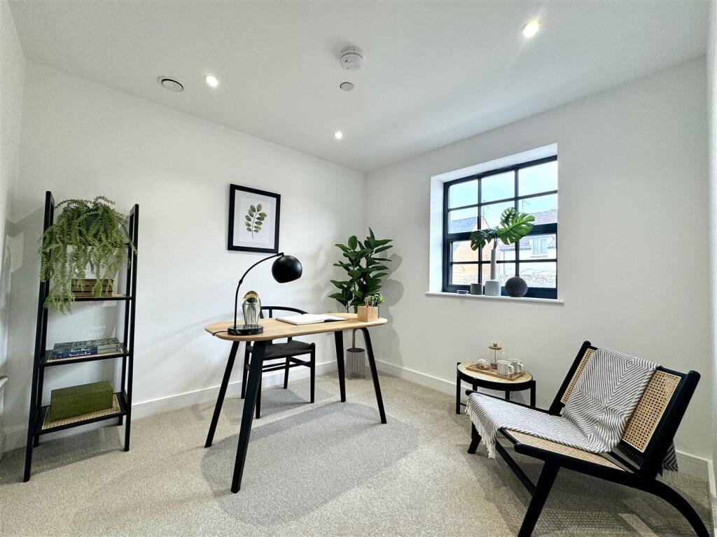 STUDY/FORMAL DINING ROOM