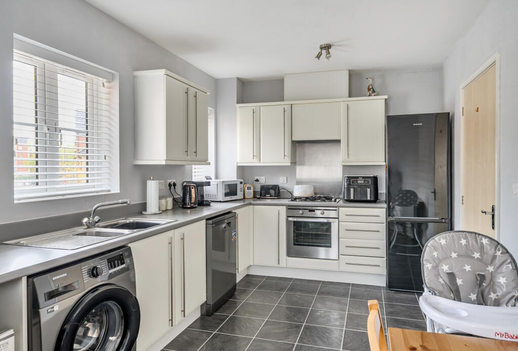 1372083-11-68fa50...