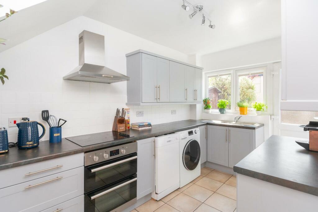 2H8RBN - Kitchen B.jpg