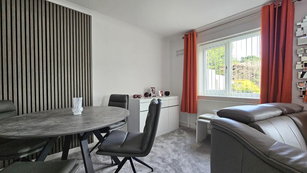 Lounge / dining room