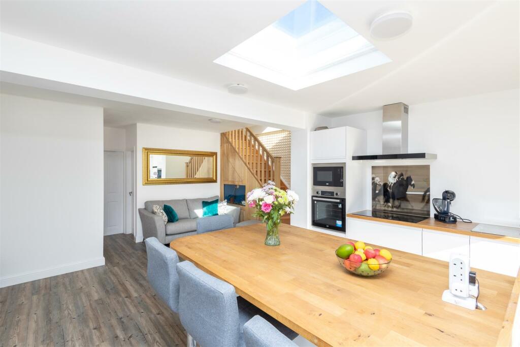 Open plan living/kitchen/diner