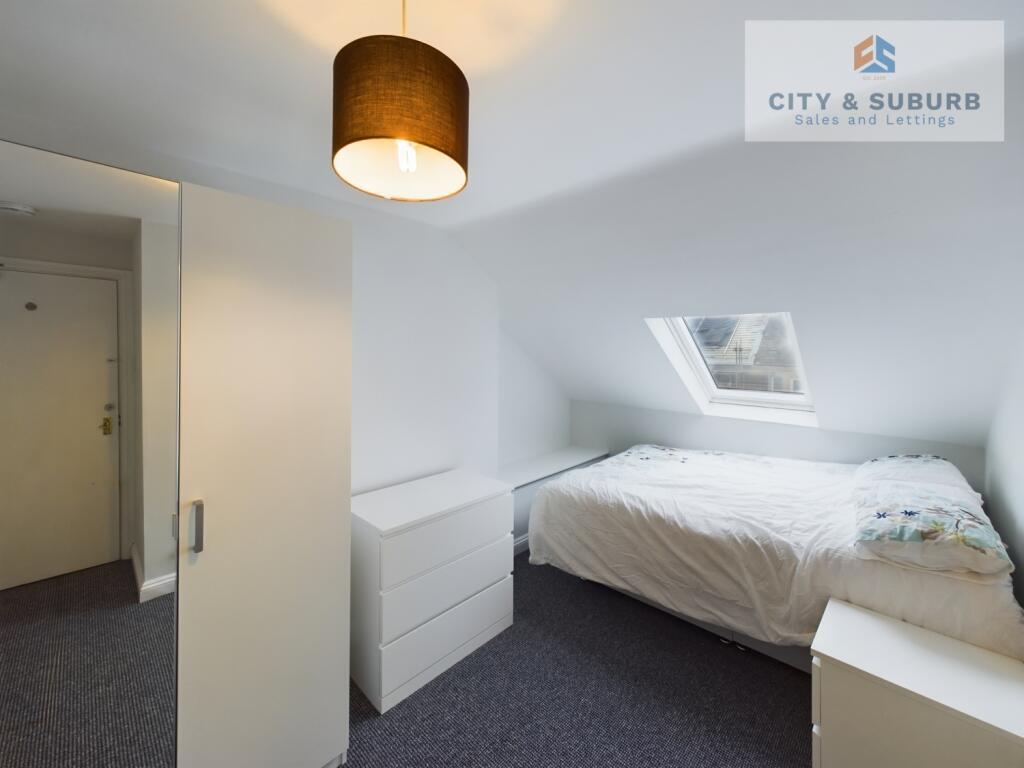 CAM01351G0-PR0048-STILL024