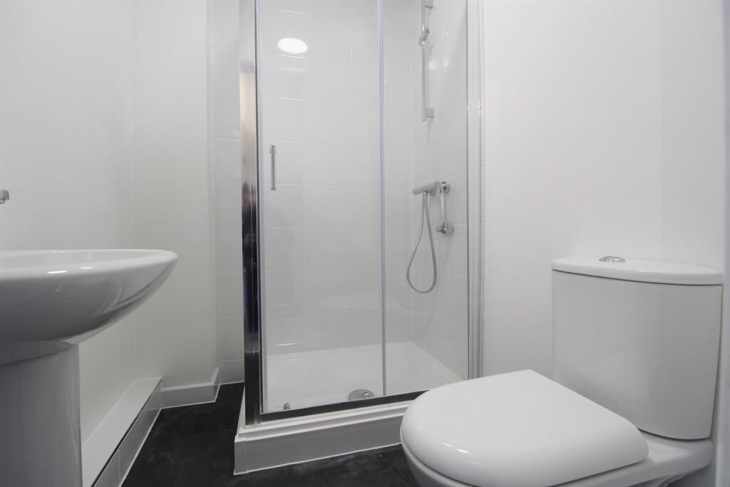 Shower+room