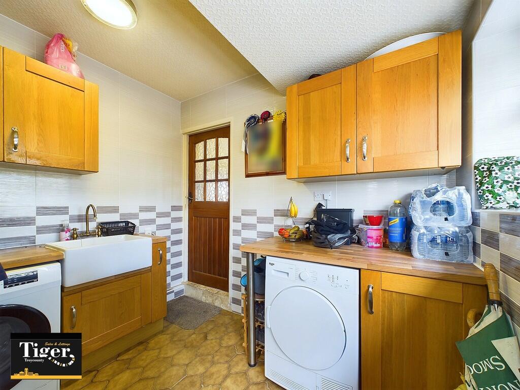 CAM02176G0-PR0427...