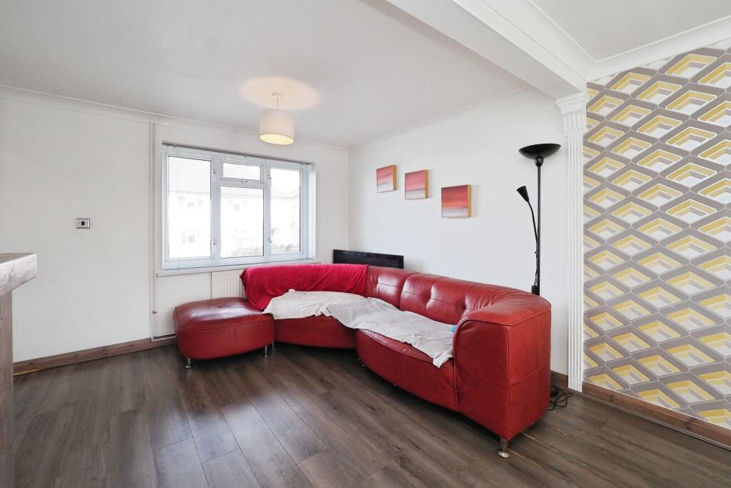 Bright and Spacious Lounge Dining