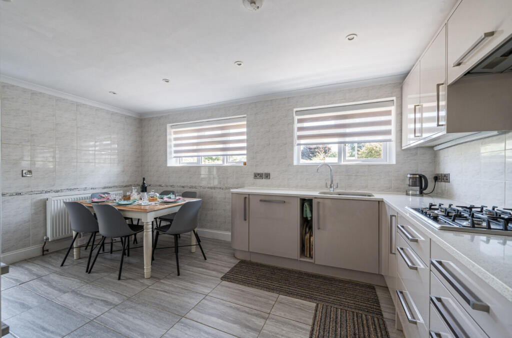 1317352-16-686fa1...