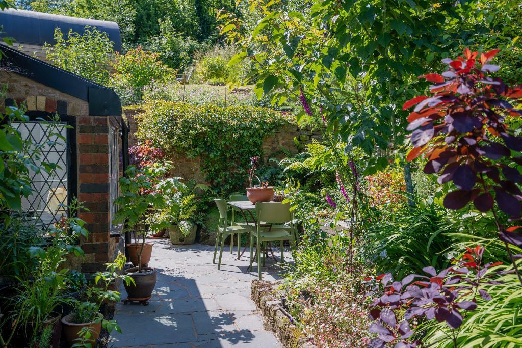 Terrace to sit out &amp; enjoy the sunshine