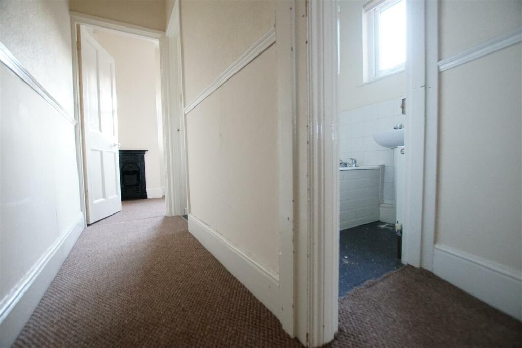 Corridor to smallest room (bedroom3) and separate 