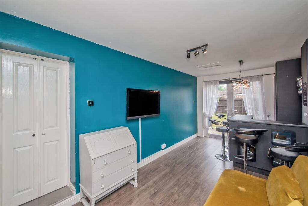 Occasional Room / Office: