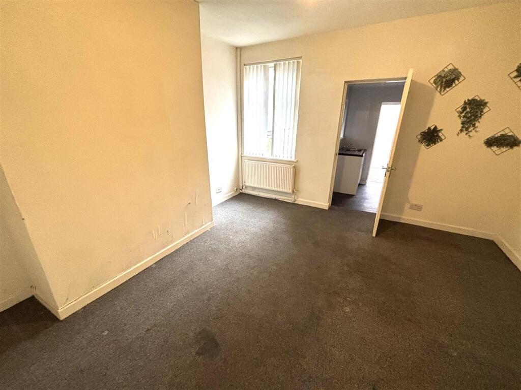 DINING ROOM.jpeg