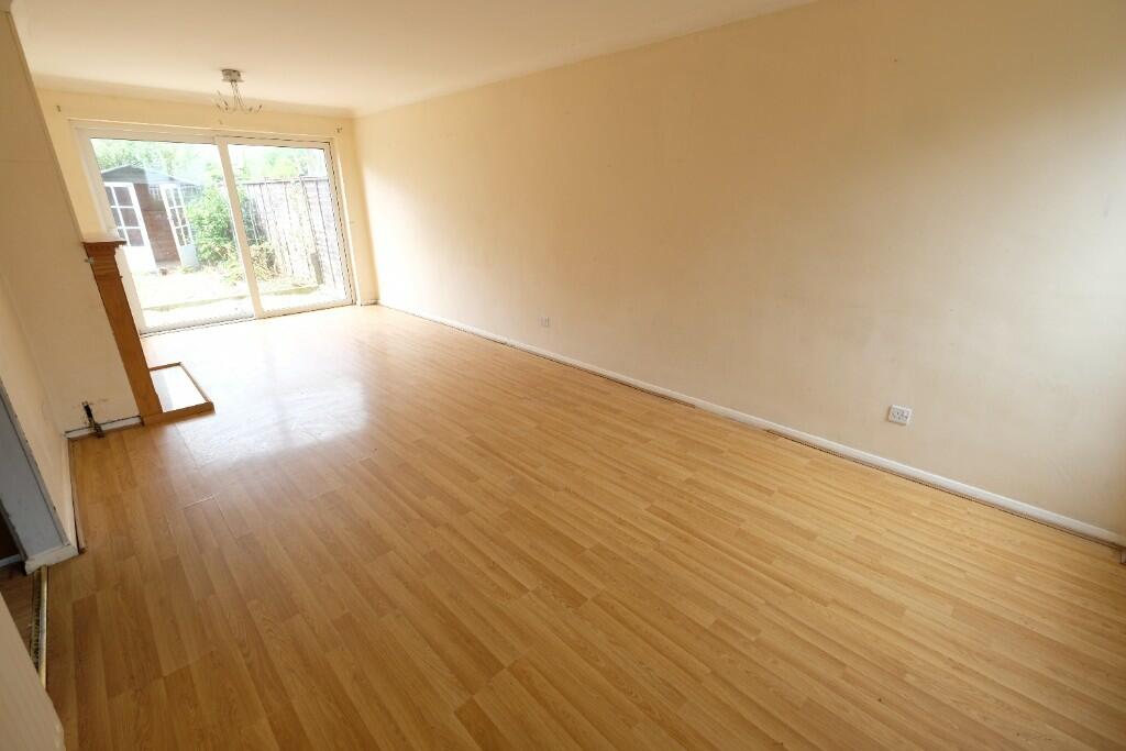 SITTING/DINING ROOM