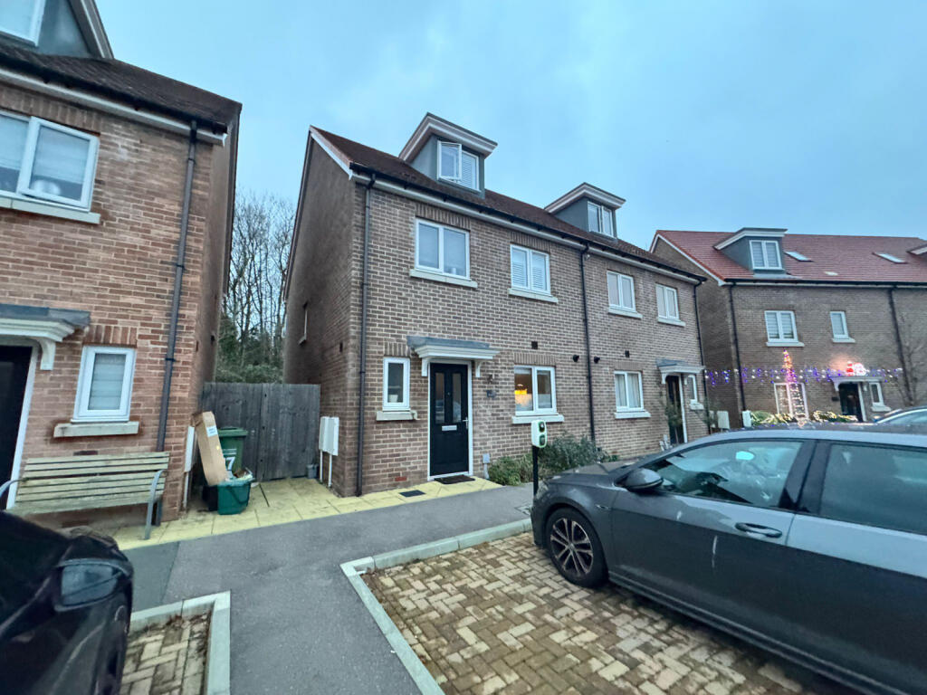 Montagu Cresent, Redhill, RH1