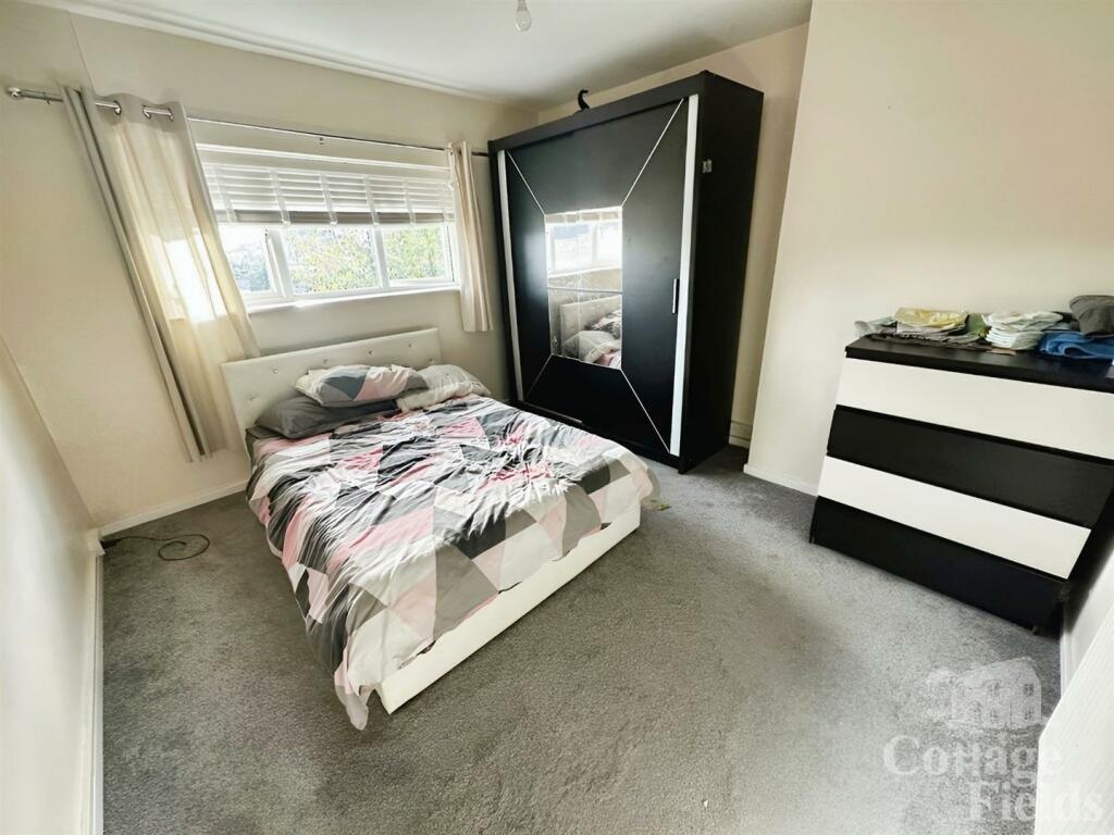 Bedroom 202.jpg