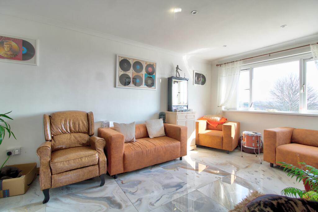 IMG_0704_5_6_Interior 4