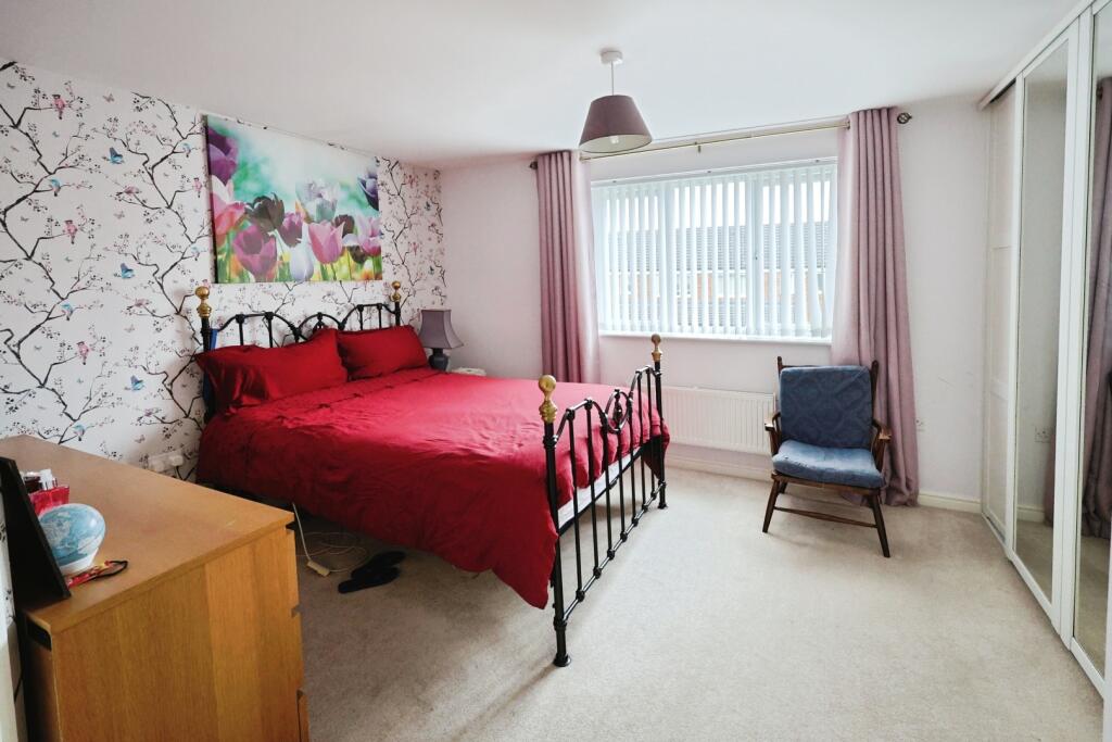 pbox-bedroom-333400.JPG