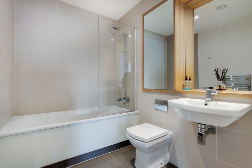 6_Bathroom-0