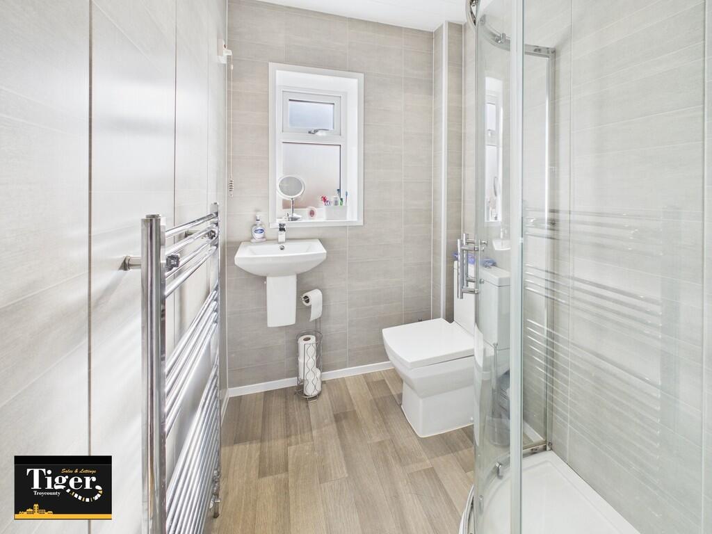 CAM02176G0-PR0523...