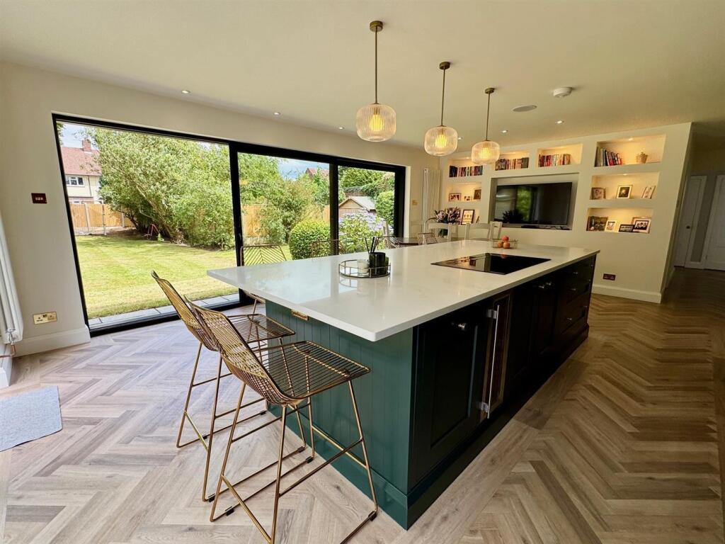 #3 0vzMMLJC0EqjOVkjz_4BhA.jpg