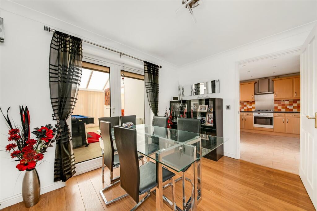 LIVING/DINING ROOM