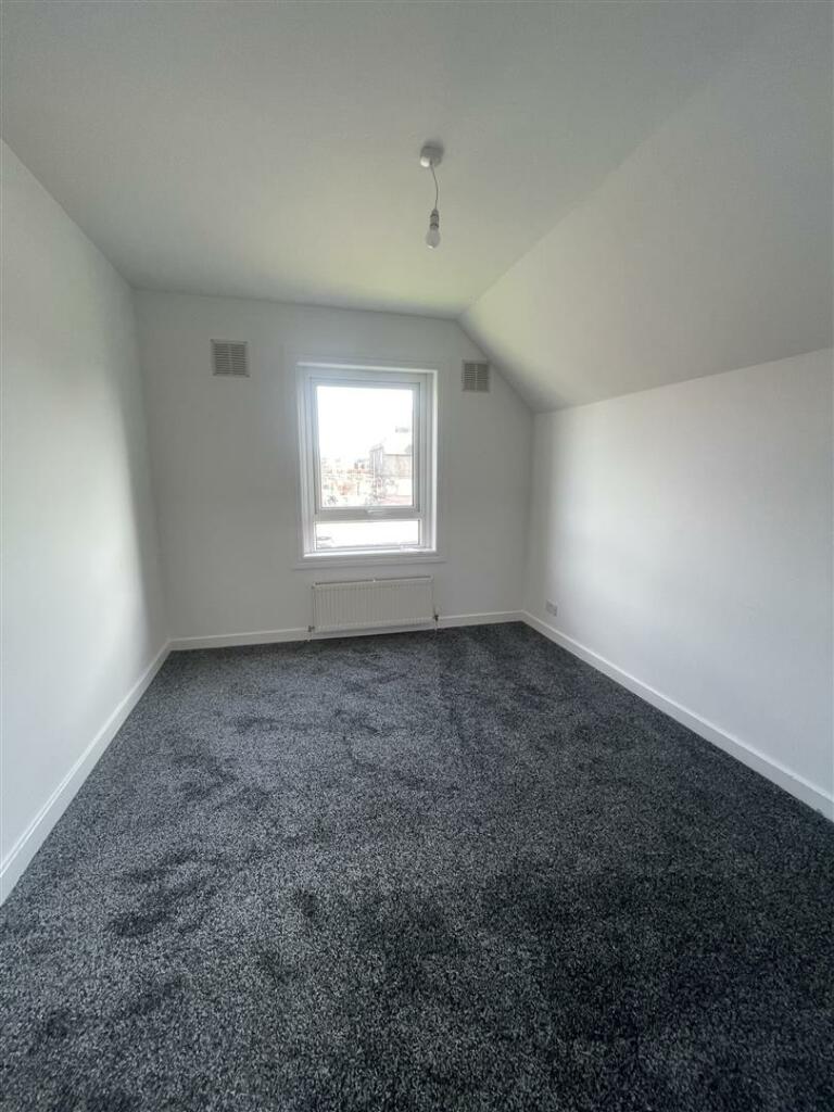 bedroom 4.jpg