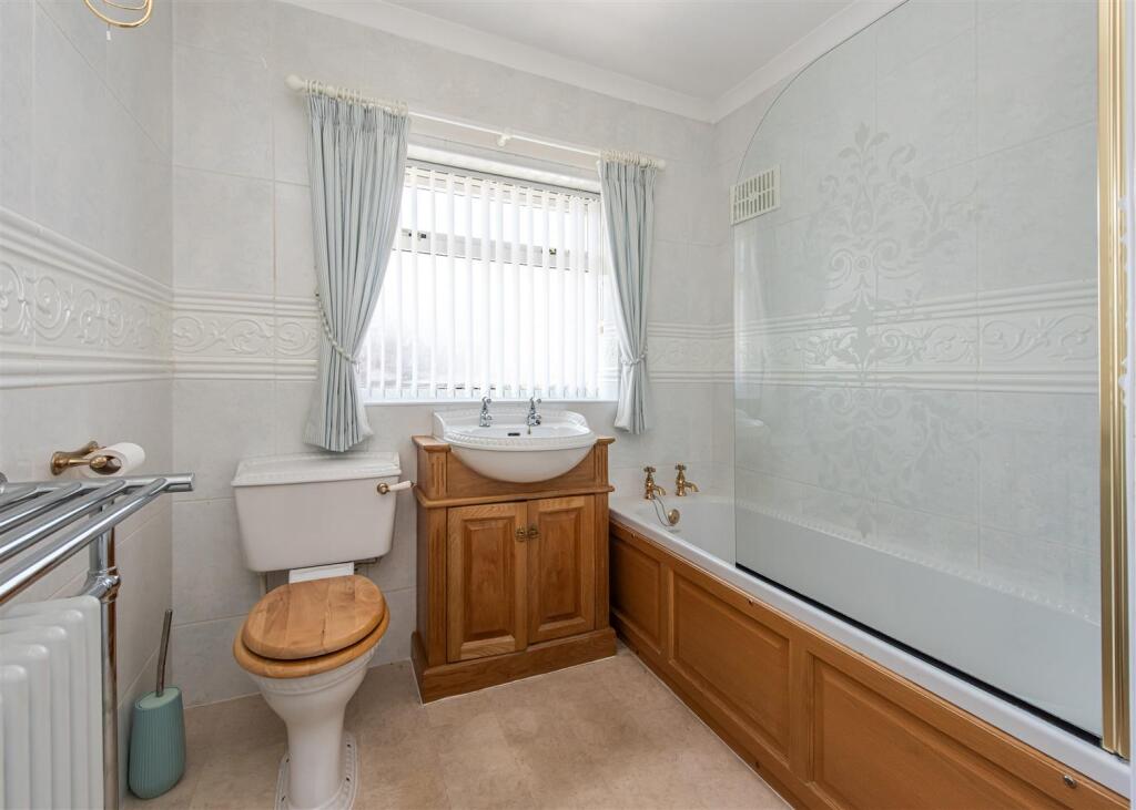 20 Brenton Road-bathroom.jpg