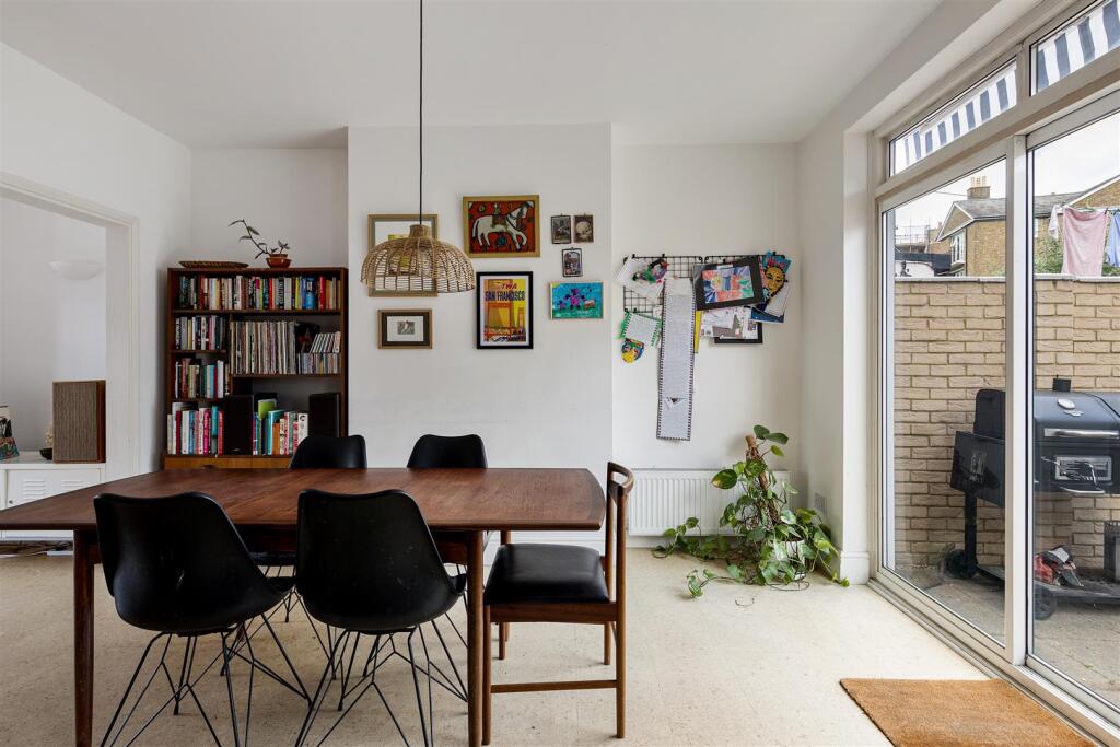 Ferndale Avenue, E17