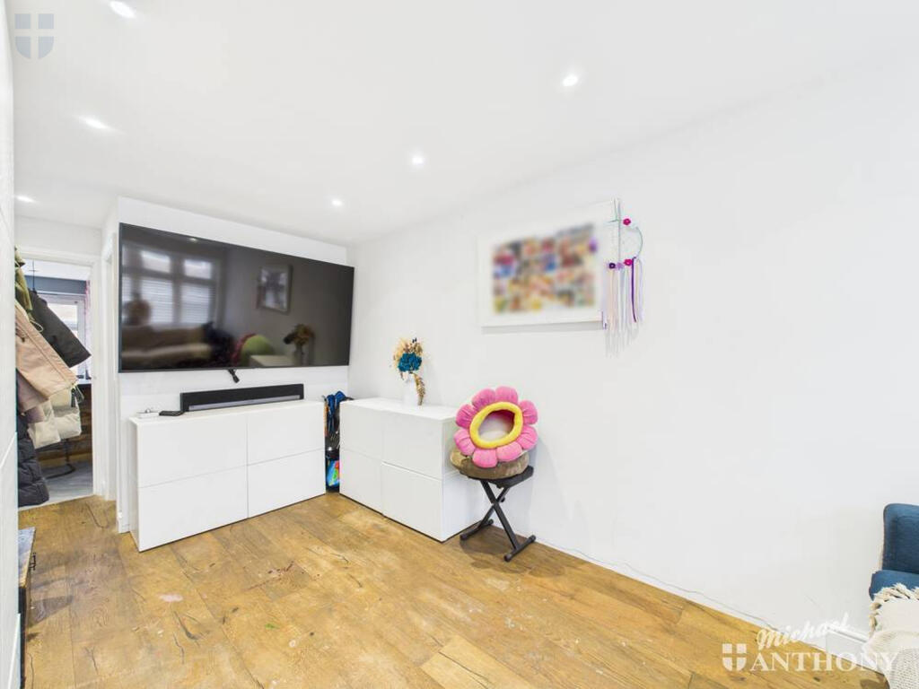 CAM03218G0-PR0806-STILL010-thumbnail-h750-70