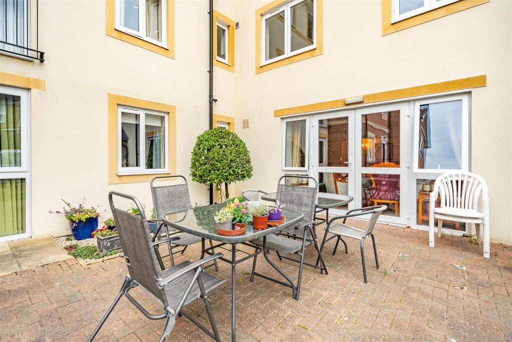 Owners Patio Area.jpg