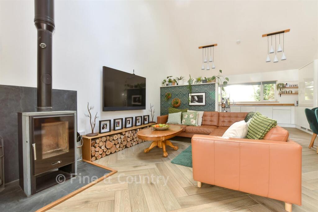 Lounge/ Dining Area