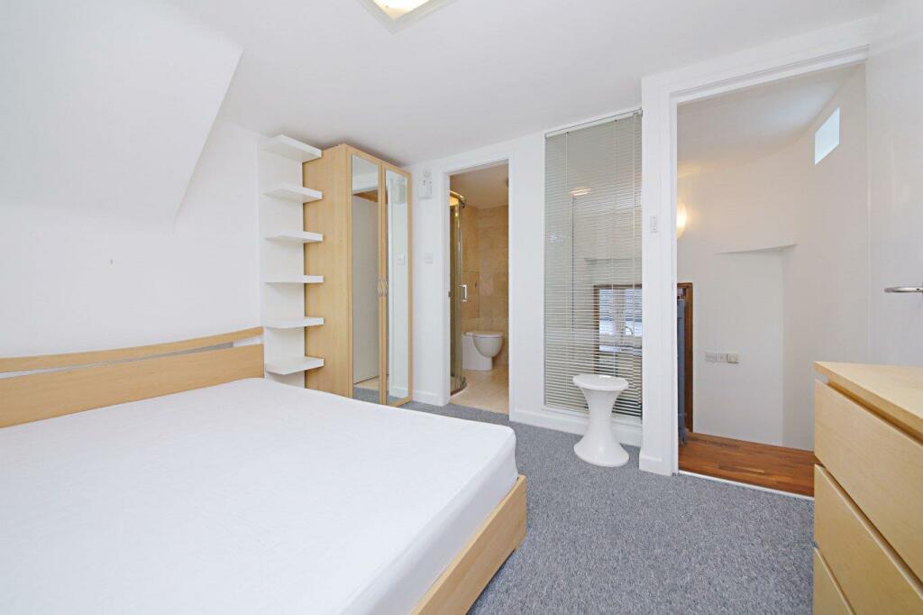main bed 2.jpg