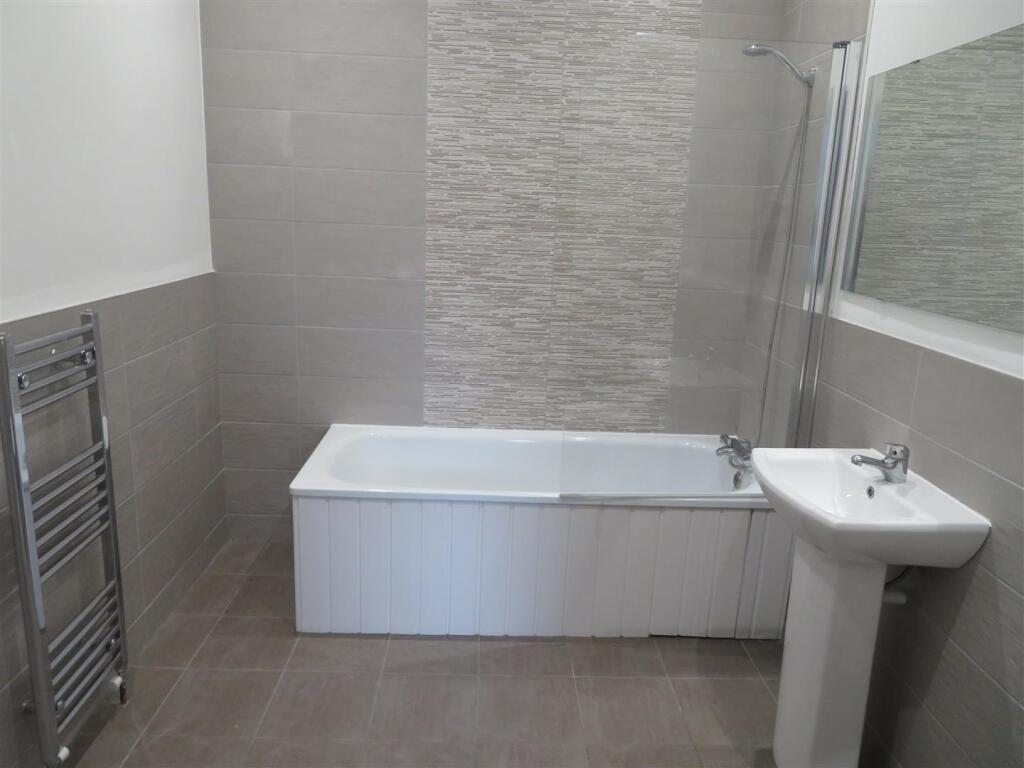 63 Fawcett Room 4 ensuite.JPG