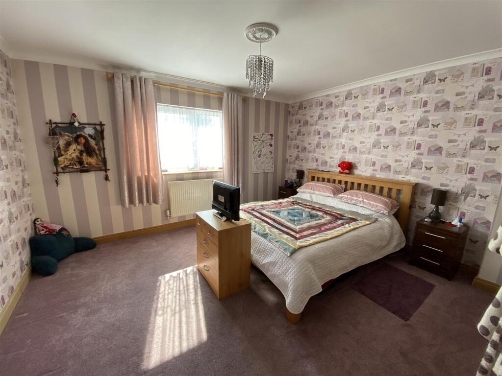 Bedroom no.1 rear double: