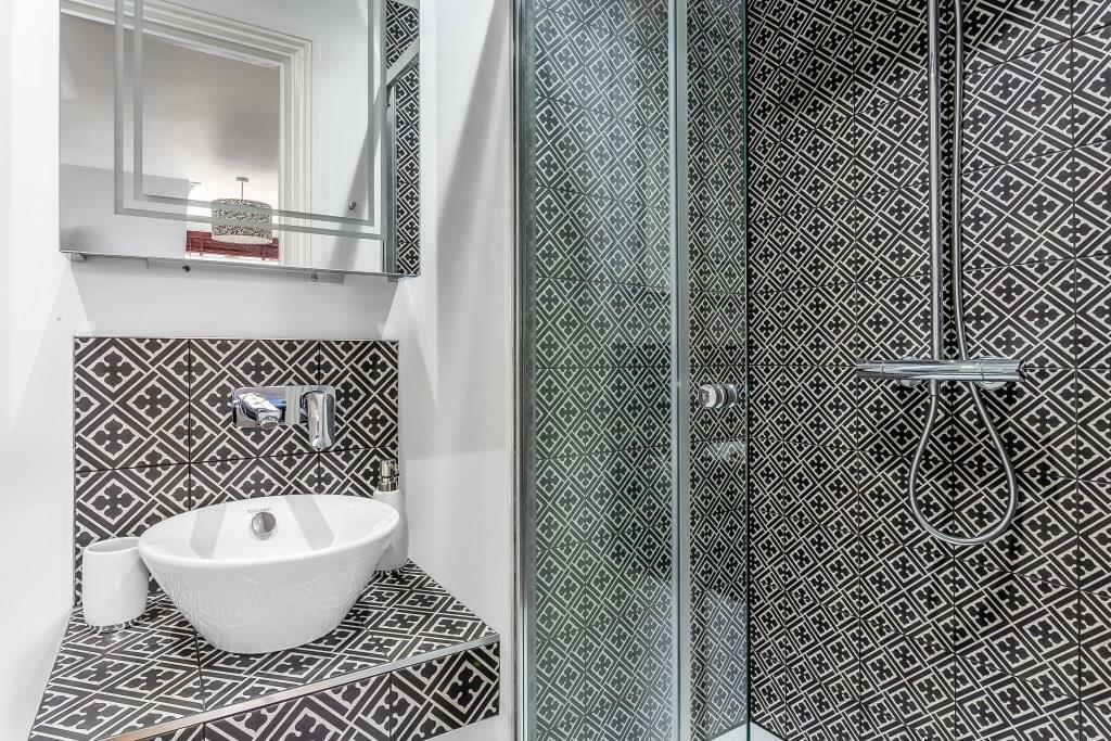 En Suite Shower.jpg