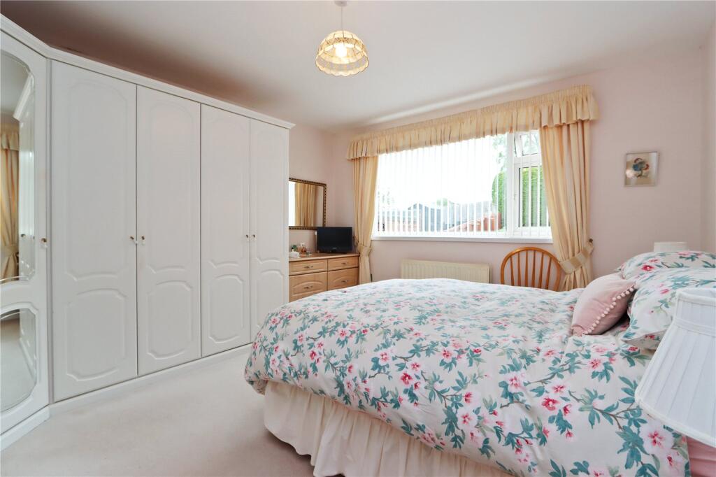 Bedroom 1 Pic 1