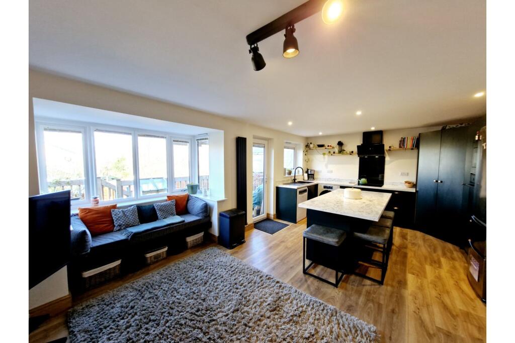 Lounge / Kitchen