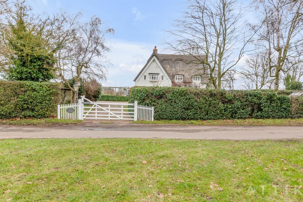 Old thatched cottage Manse Lane Crstfield IP19 0DJ