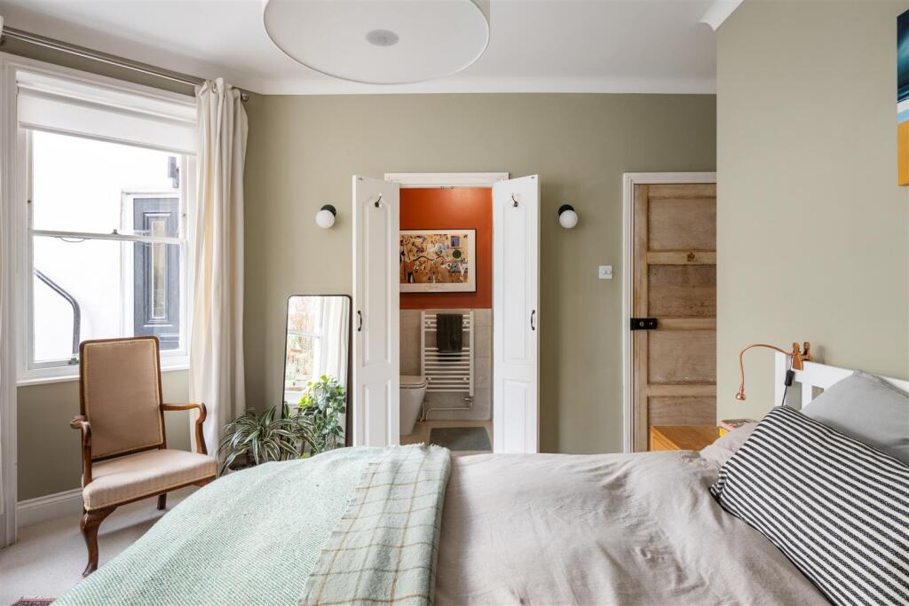 21E St Aubyns-4.jpg