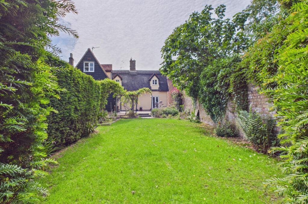 CAM02519G0-PR0298-STILL024