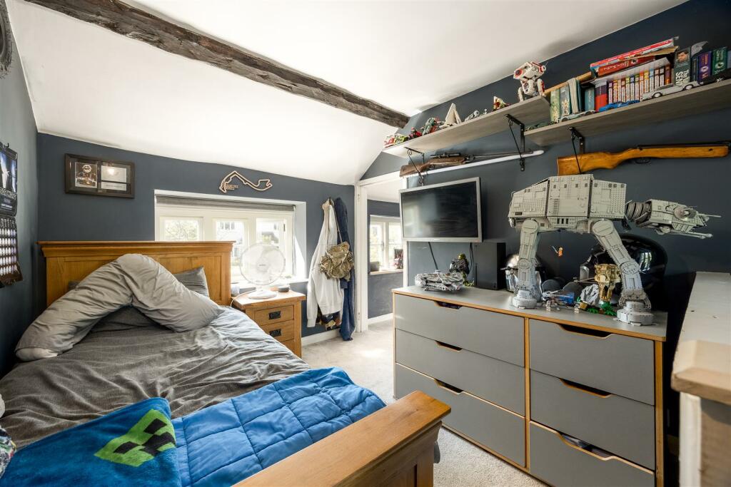 Bedroom plus study!